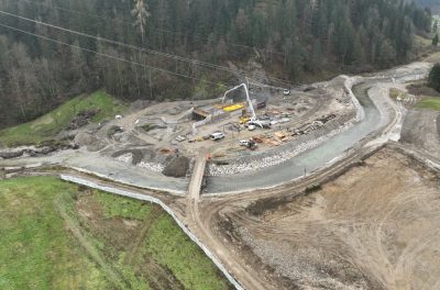 Pogled na gradbišče ZVV Poljana iz severne strani. (Foto NIVO EKO, marec 2025)